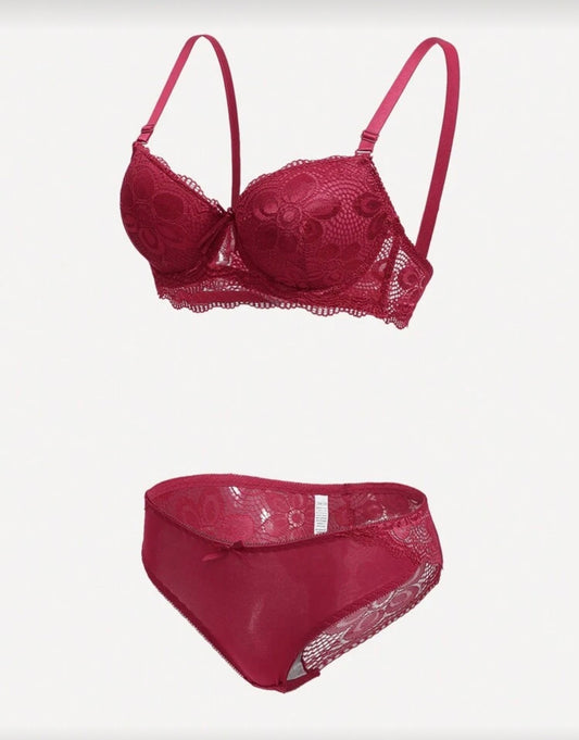 Дамски комплект сутиен и бикини от дантела