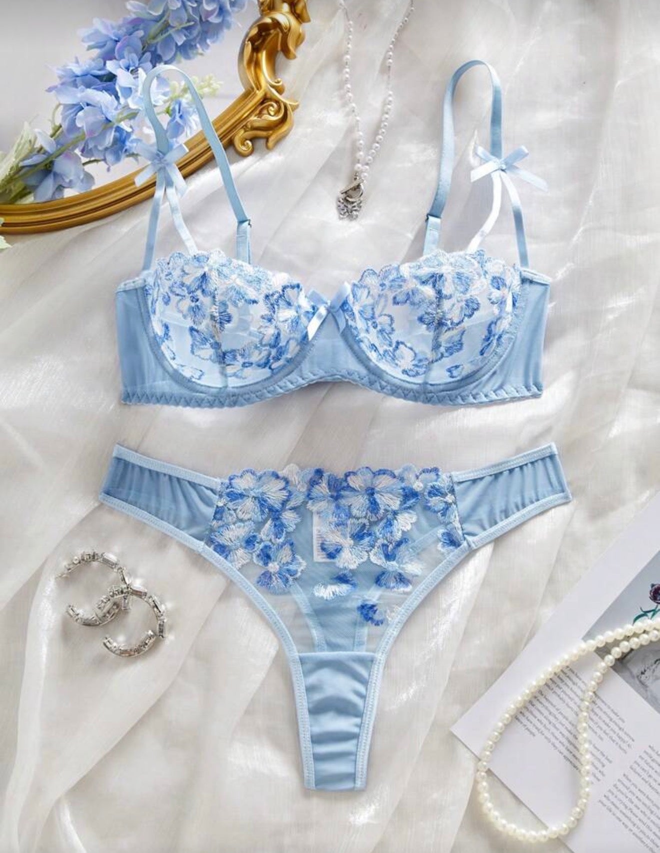 Луксозен комплект бельо от небесносиня дантела