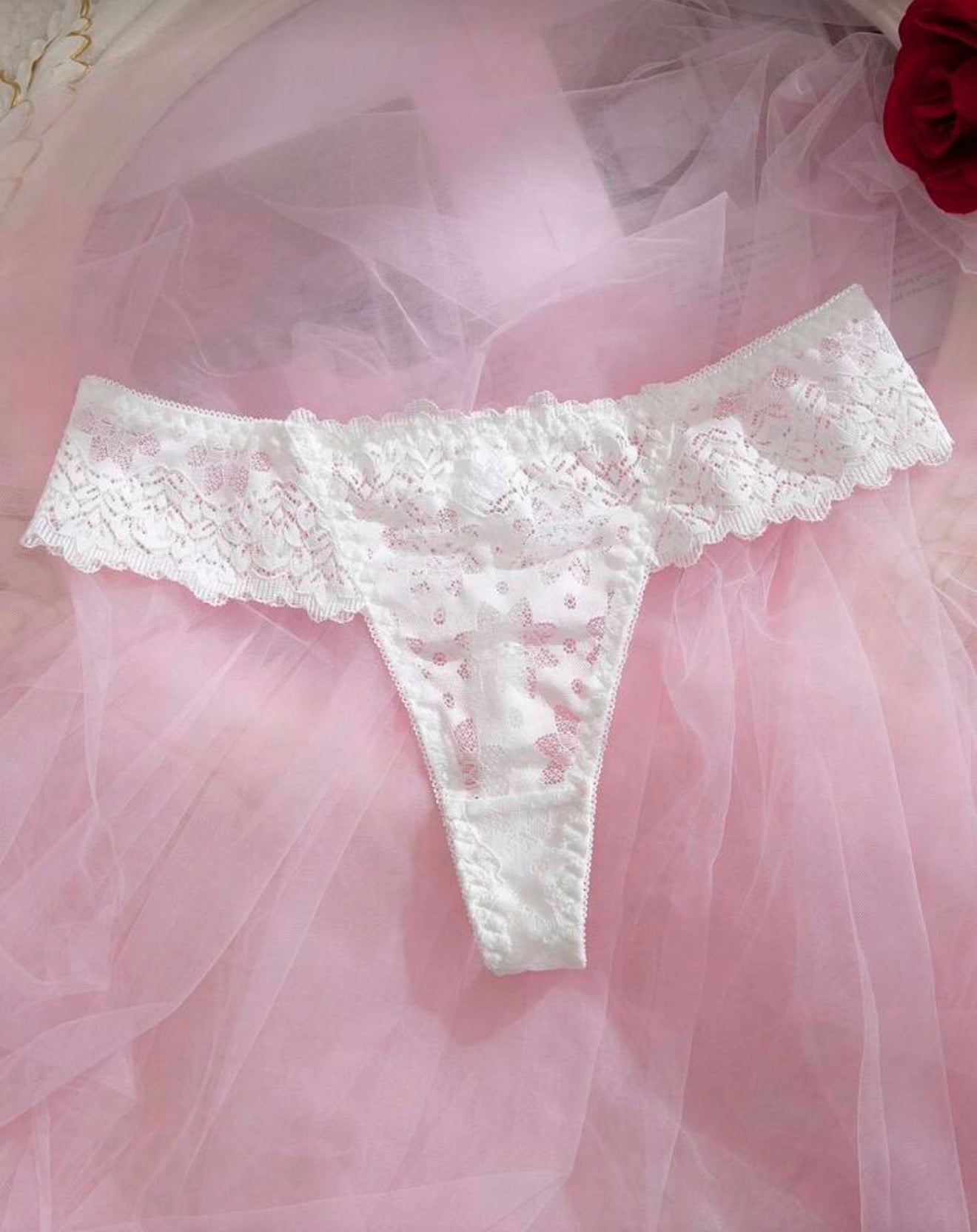 Елегантен дантелен комплект Бяла Романтика