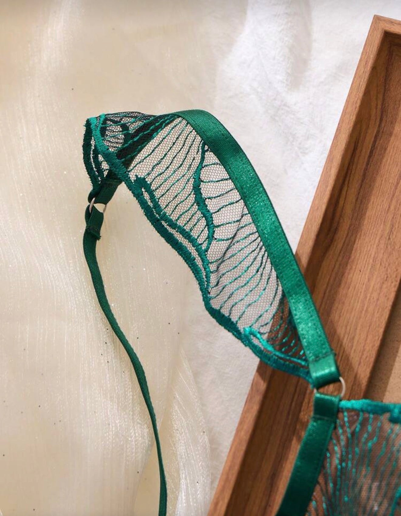 Елегантен дамски комплект сутиен и бикини от дантела – зелено