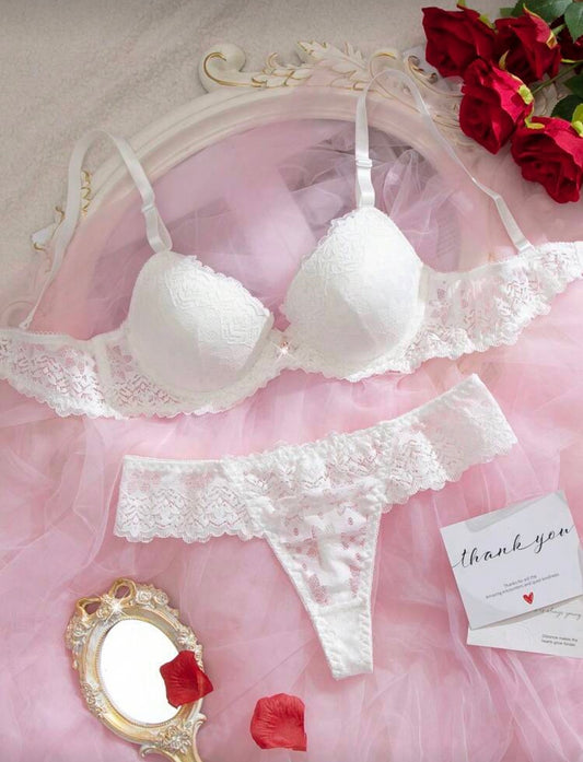 Елегантен дантелен комплект Бяла Романтика