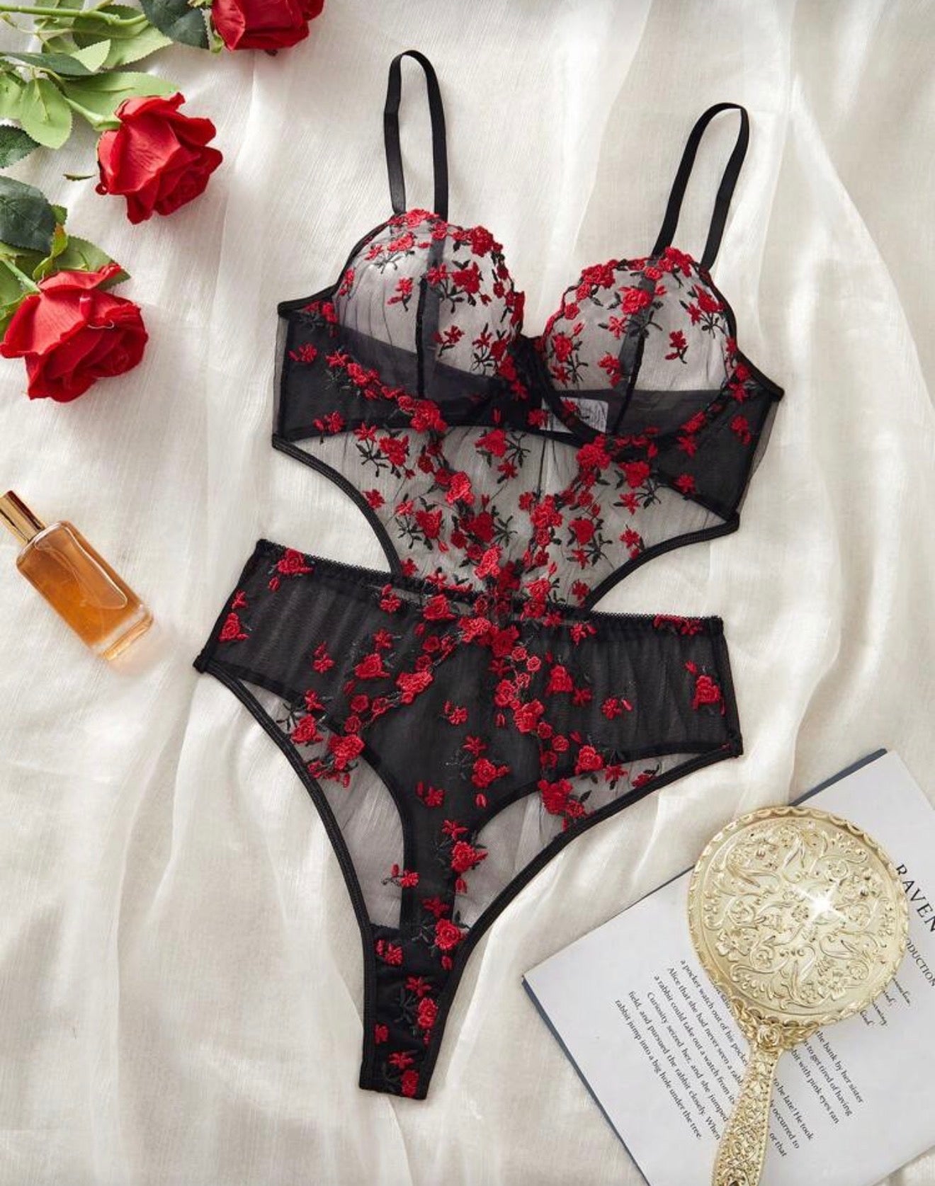 Луксозно дамско боди с червена флорална дантела