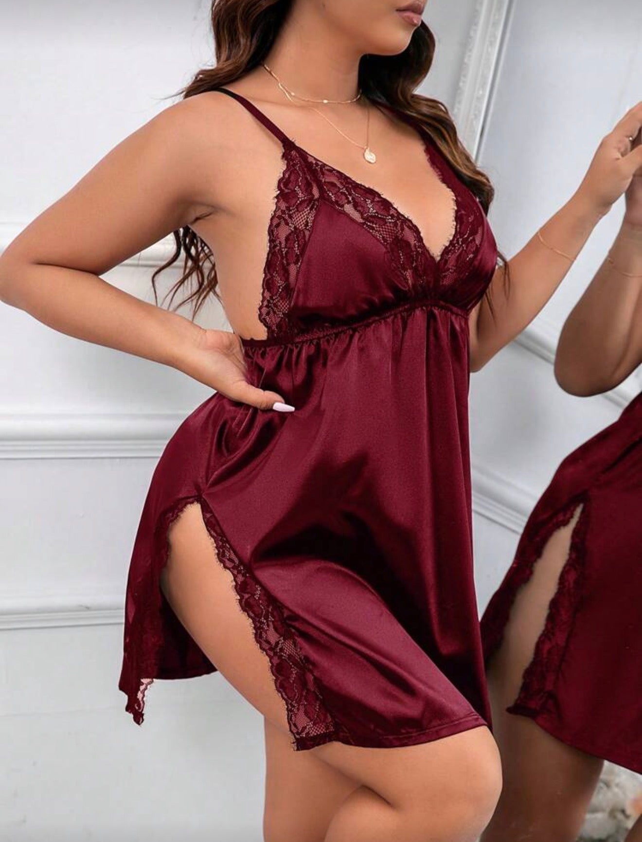 Дамска сатенена нощница с дантела – големи размери (бордо)