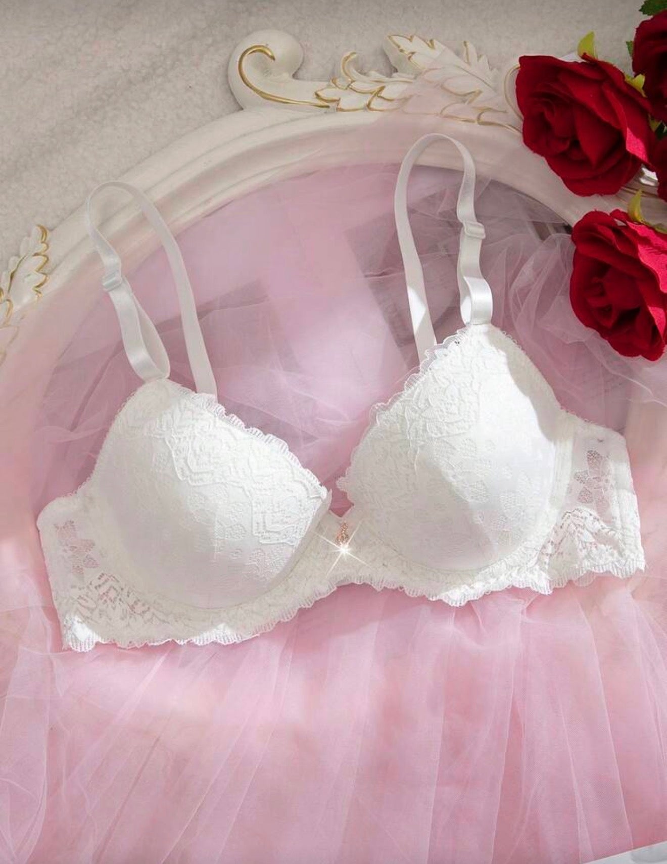 Елегантен дантелен комплект Бяла Романтика