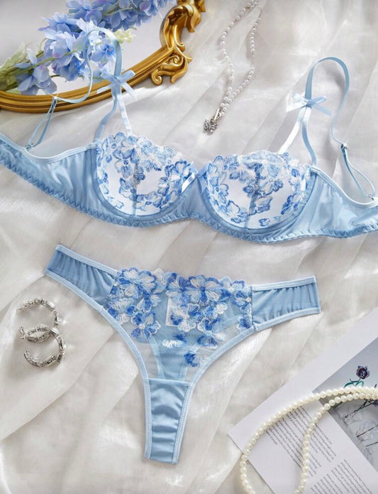 Луксозен комплект бельо от небесносиня дантела