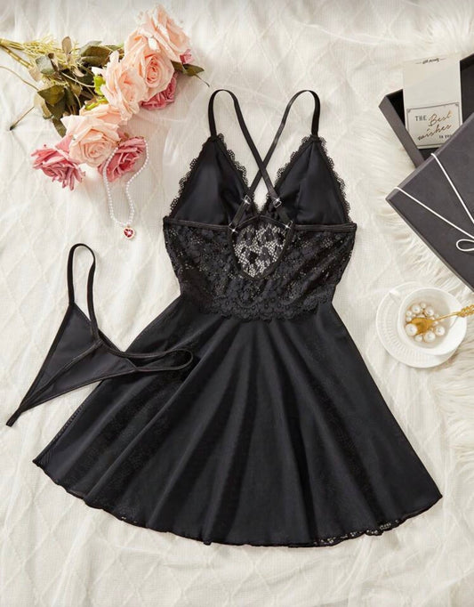 Съблазнителна черна дантелена нощница с прашка