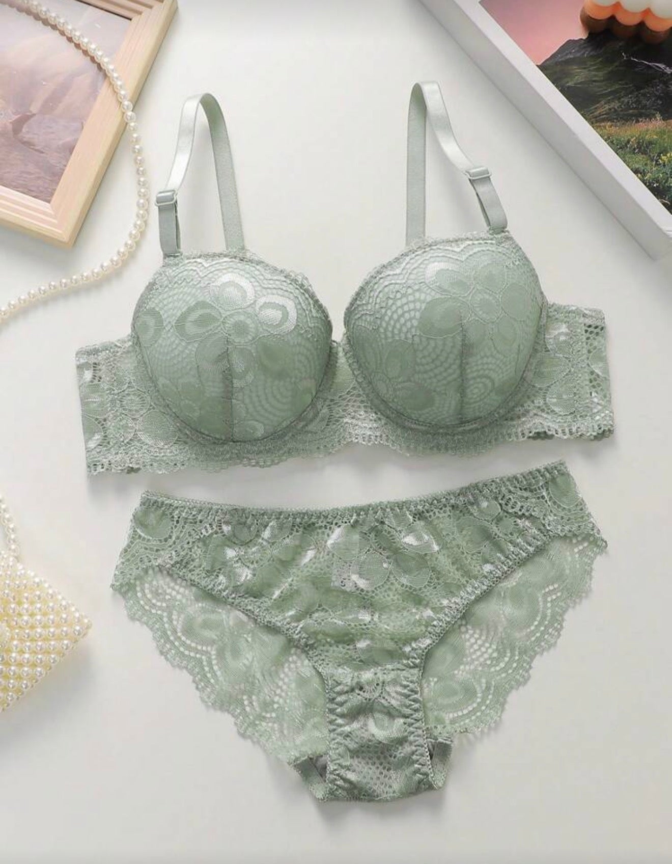 Дамски комплект сутиен и бикини от дантела зелен